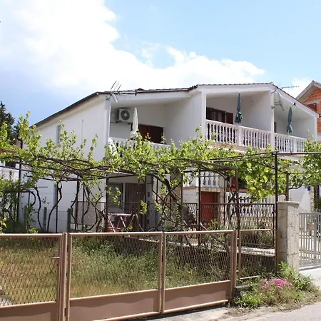 Apartment Apartments With Parking Spaces Sabunike, Zadar - 6258 *