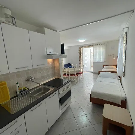 Apartment Apartments With Parking Spaces Sabunike, Zadar - 6258 Privlaka (Zadar)