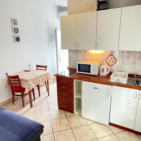 Apartments With Parking Spaces Sabunike, Zadar - 6258 Privlaka (Zadar)
