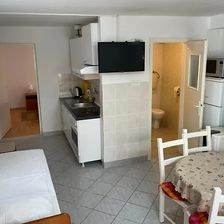 Apartments With Parking Spaces Sabunike, Zadar - 6258 Privlaka (Zadar)